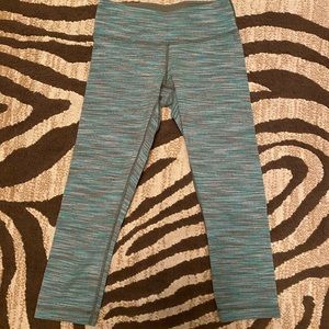Lululemon Size 4 Green Space Dye Wunder Under Crop
